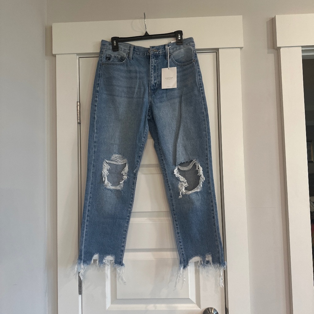 Jeans distressed ankle distressed while in knees